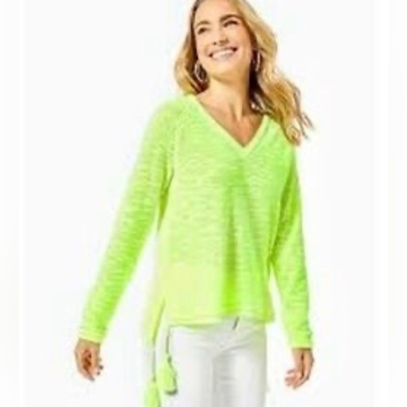 Lilly Pulitzer Sweaters - EUC Lilly Pulitzer Jodi Prickly Pear V-neck sweater